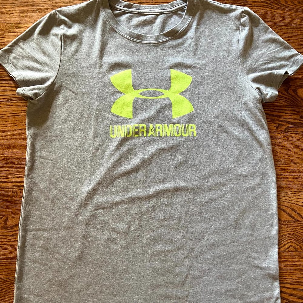 Under Armour Heat Gear Shirt (size M)